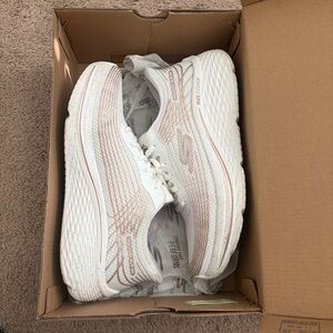 Skechers Max Cushion